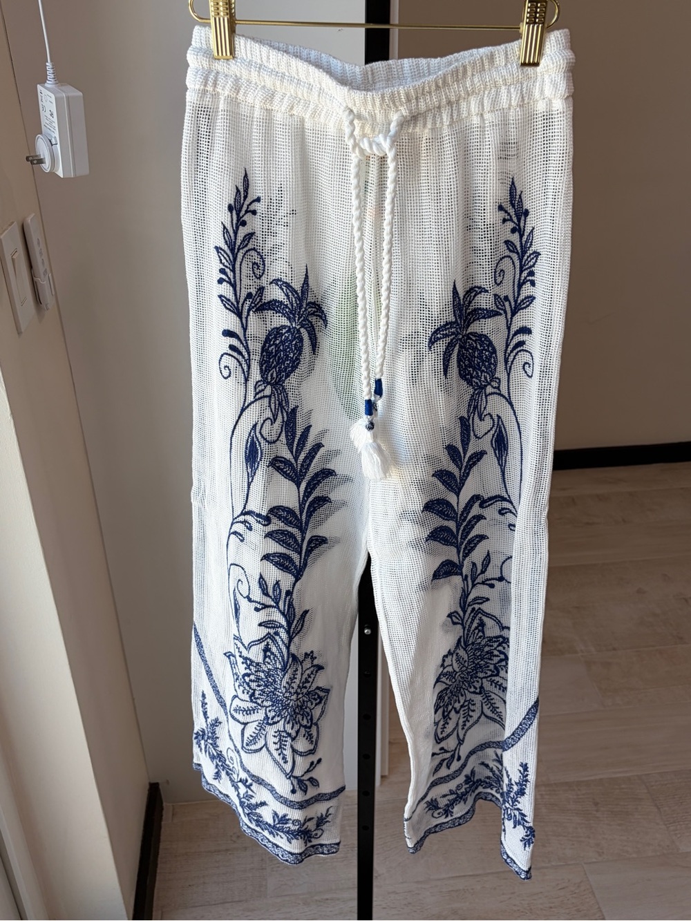 Farm Rio: Off-White Nina Embroidery Pants - Picture 8 of 8